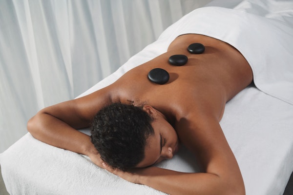 Elemis Expert™ Transformative Hot Stone Massage