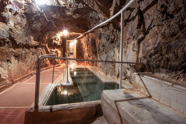 2 Hour Men's Cave