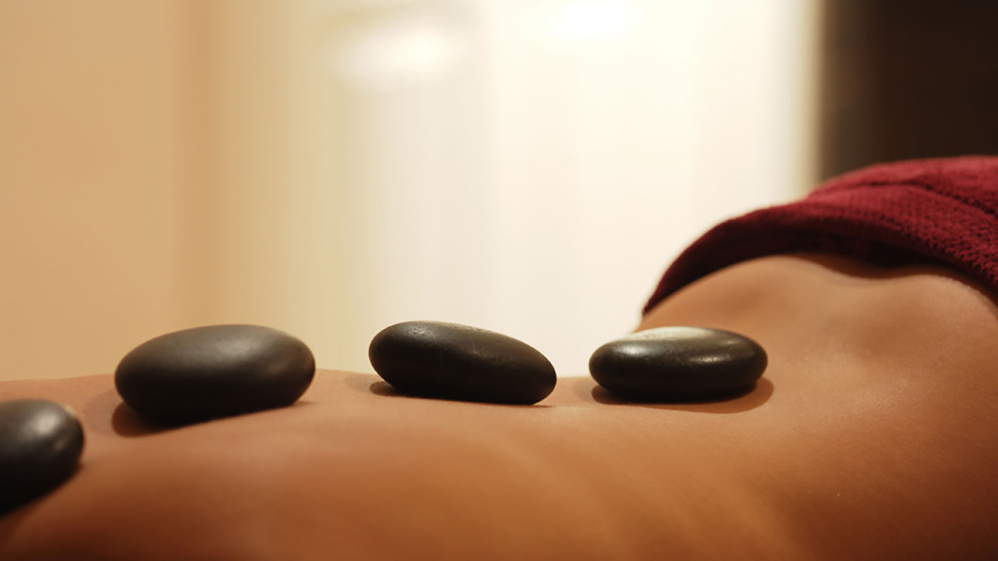 Hot Stone  Massage 55min - Includes 2 hour spa access