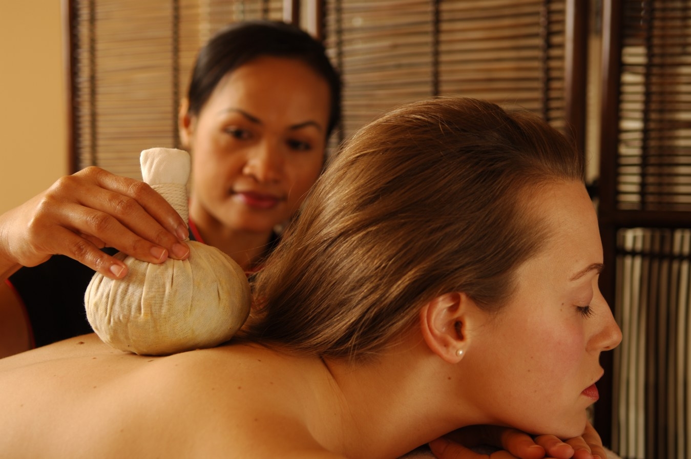 Thai Herbal Poultice Back Massage 60 Minutes
