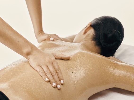 Energising Face and Body Scrub 55min - Includes 2 hour spa access