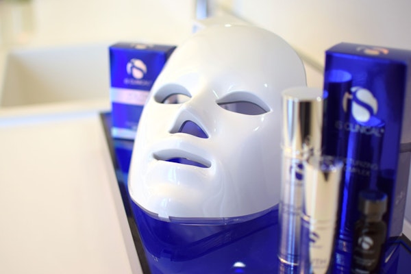 Fire & Ice Resurfacing Treatment with LED mask - 60 minutes