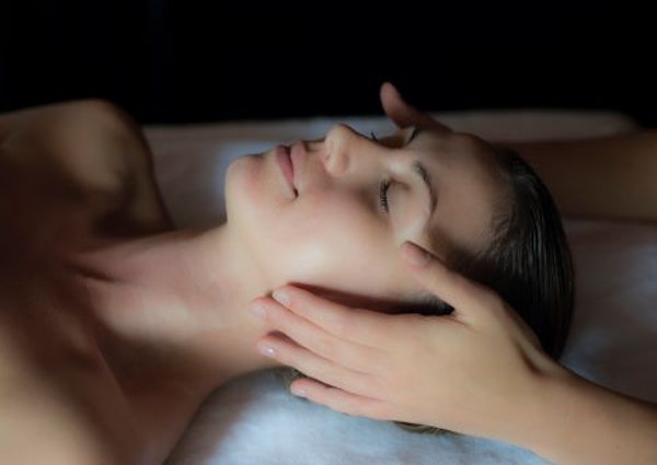 Temple Spa All about the glow Facial - 60 Mins