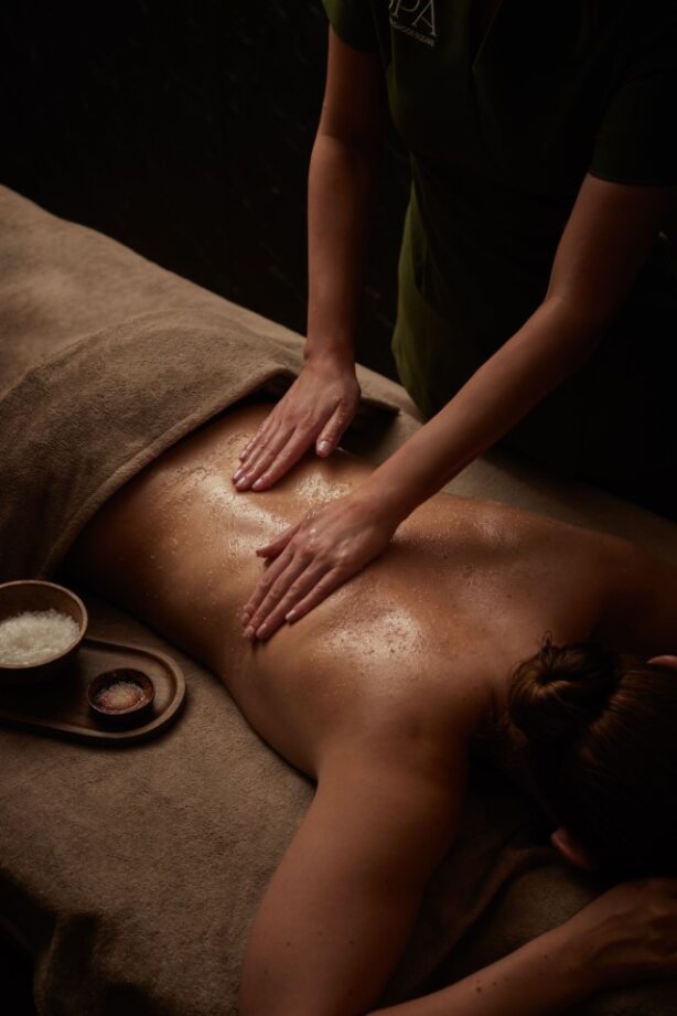 ishga Tasters- Back, Neck & Shoulder Massage + Salt & Oil Scrub