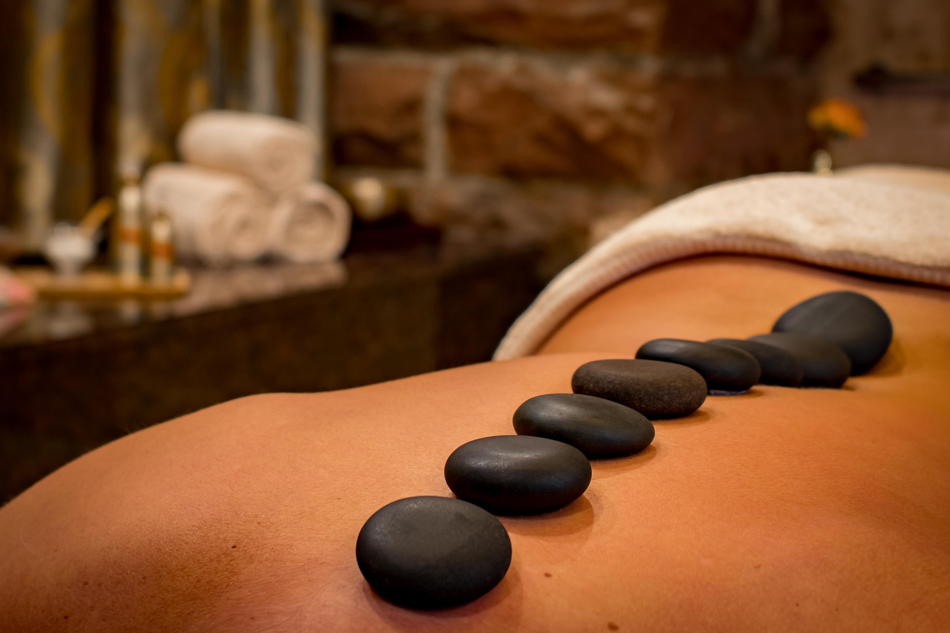 Elemis Deeper Than Deep Back of the Body Hot Stone Massage