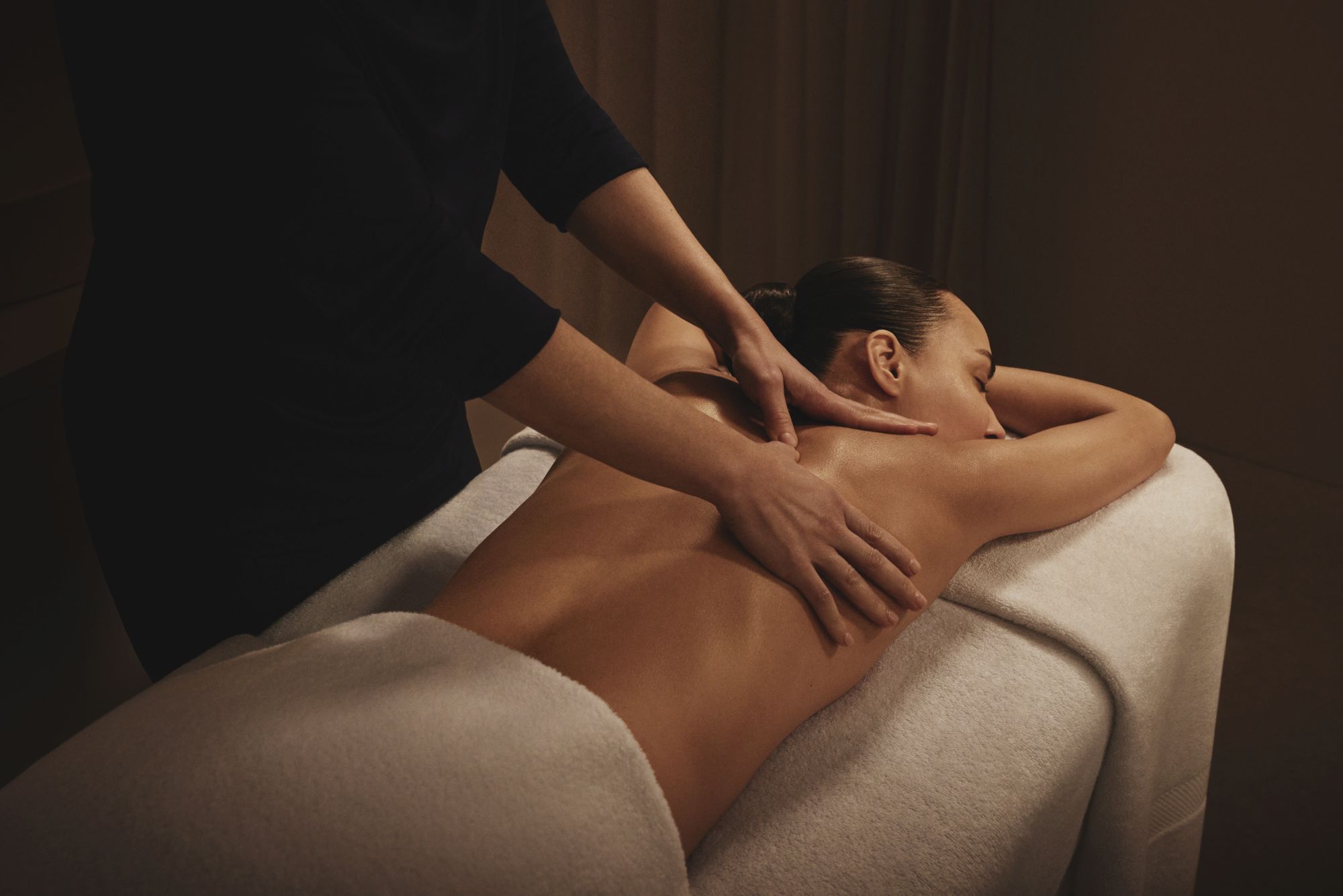 ELEMIS HOT STONE MASSAGE 60minutes