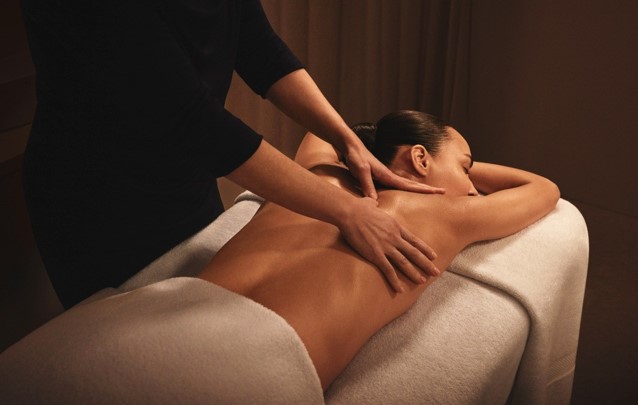 ELEMIS EXPERT™  DEEP TISSUE TENSION-EASE MASSAGE