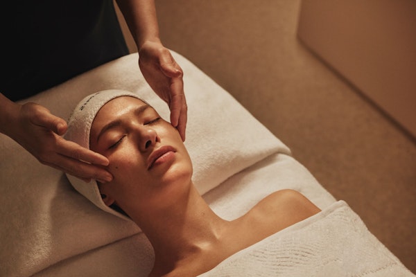 Elemis Touch Define Facial (80 minutes)