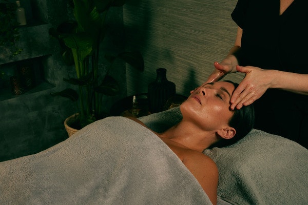 ishga Uplifting Facial