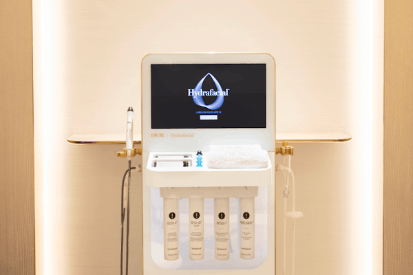 Dior Powered by Hydrafacial 90