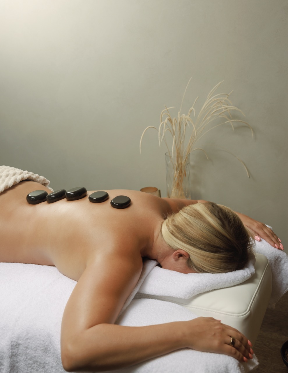 Hot stone massage  50min / 95€