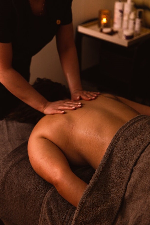 ishga Tasters- Back, Neck & Shoulder Massage + Seaweed Foot Recovery