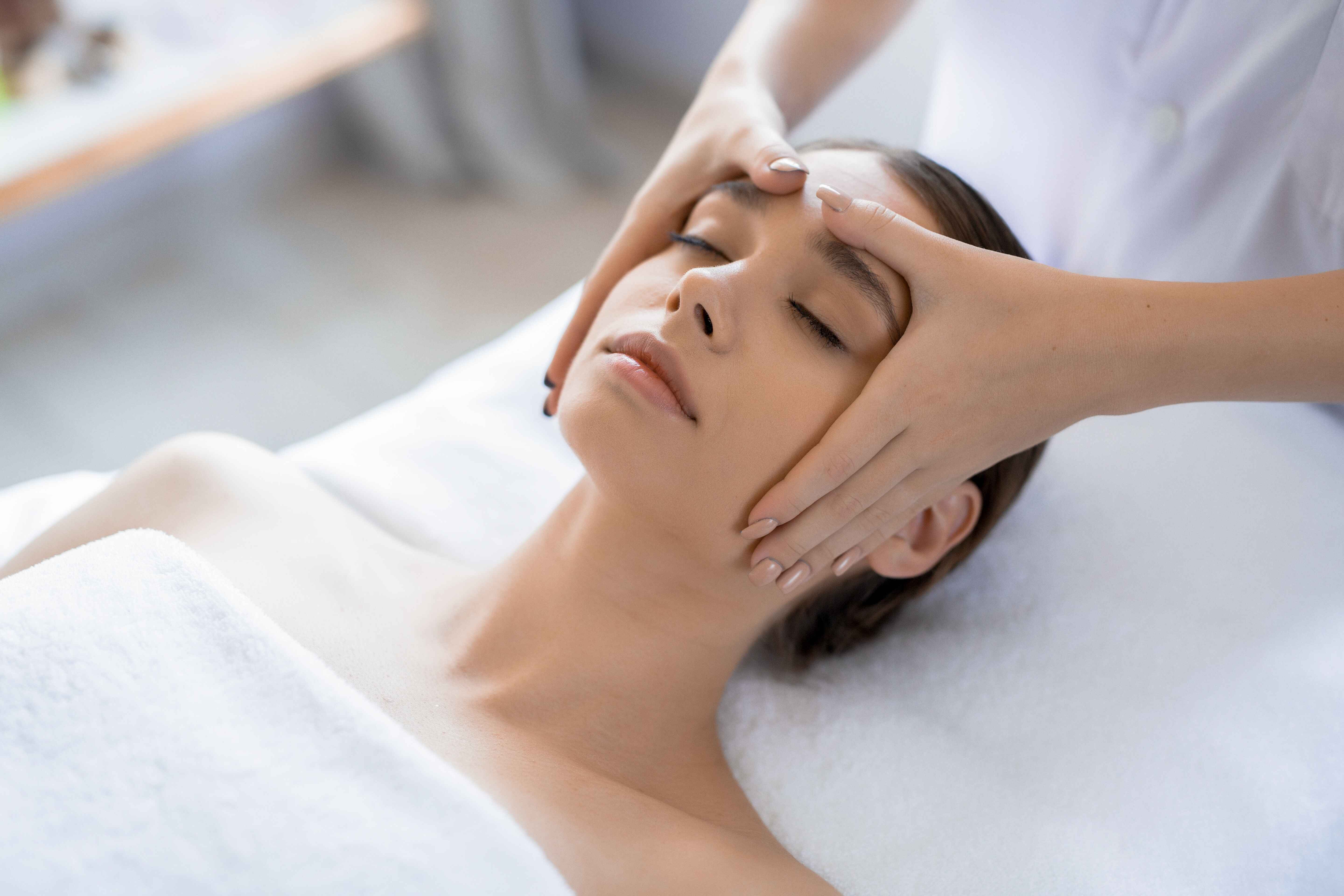 Relax & Rejuvenate Uplifting Facial 75 Minutes