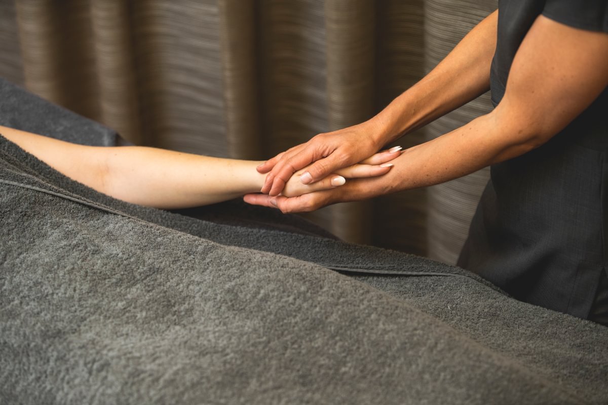 Rejuvenating Manicure | 60 Minutes