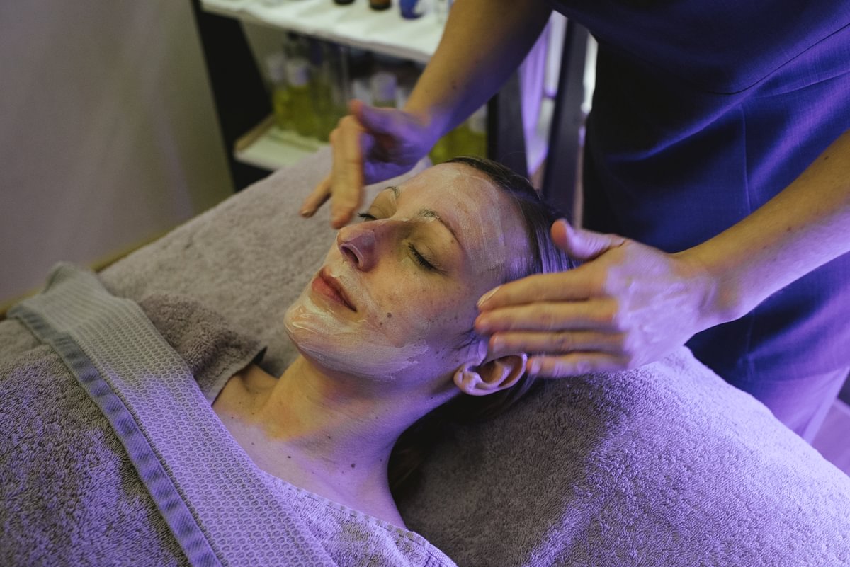 Champagne Enzyme Facial | 45 Minutes