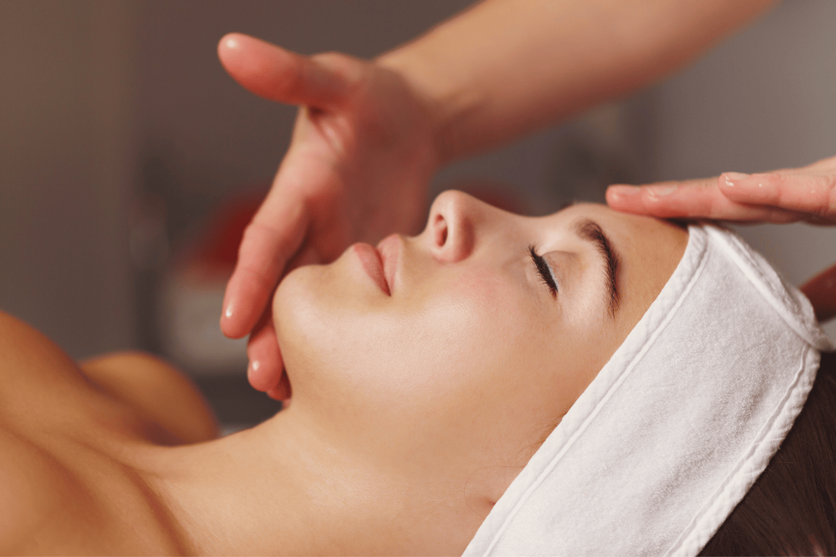 ELEMIS EXPERT™ Tech Radiance + Revive Facial (50 minutes)