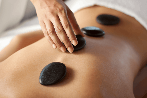 ELEMIS EXPERT™ Transformative Hot Stone Massage