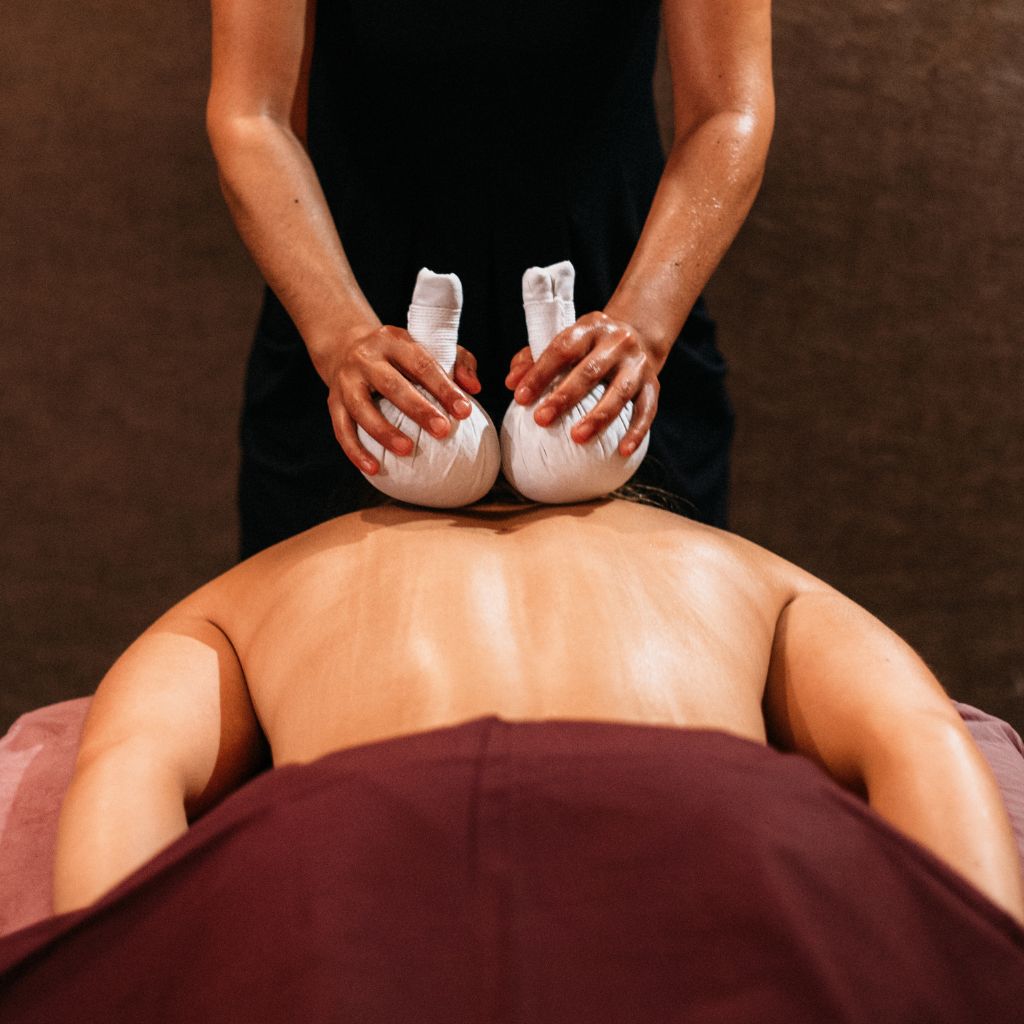 Hot Poultice Massage: 75 Minutes*