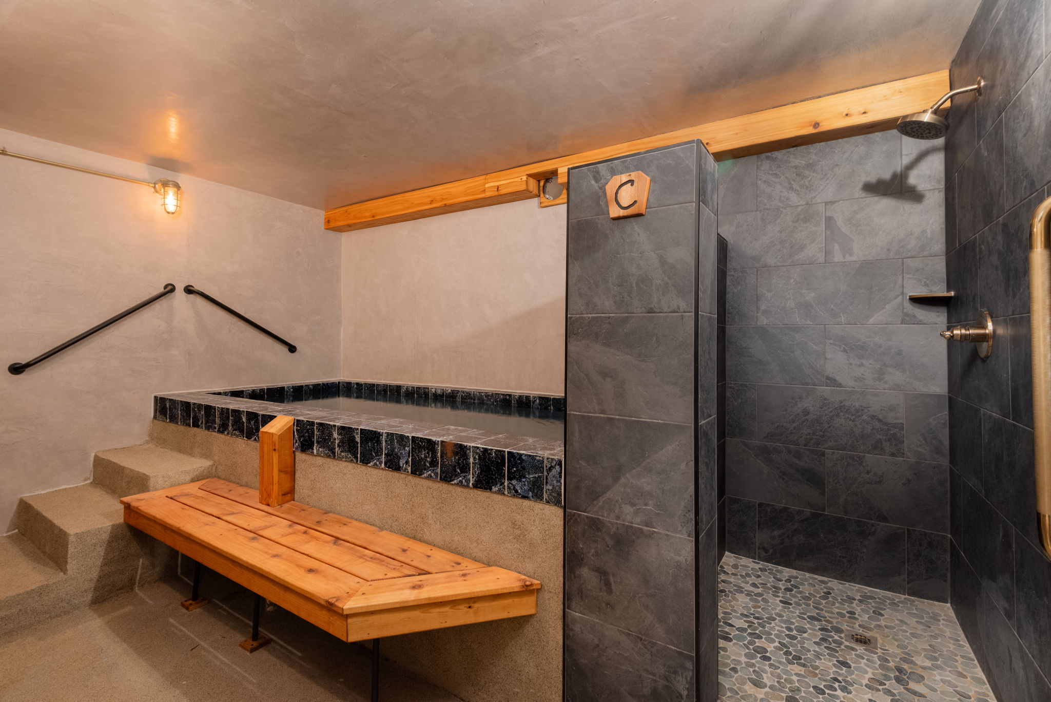 1 Hour Cottonwood New Indoor Private Bath | 3 People Max