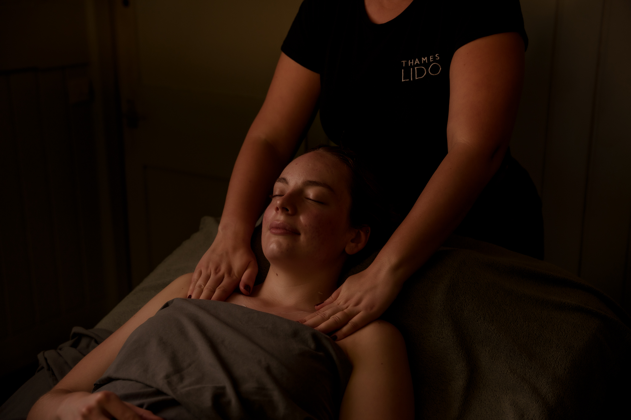 Pregnancy Back Massage & Facial