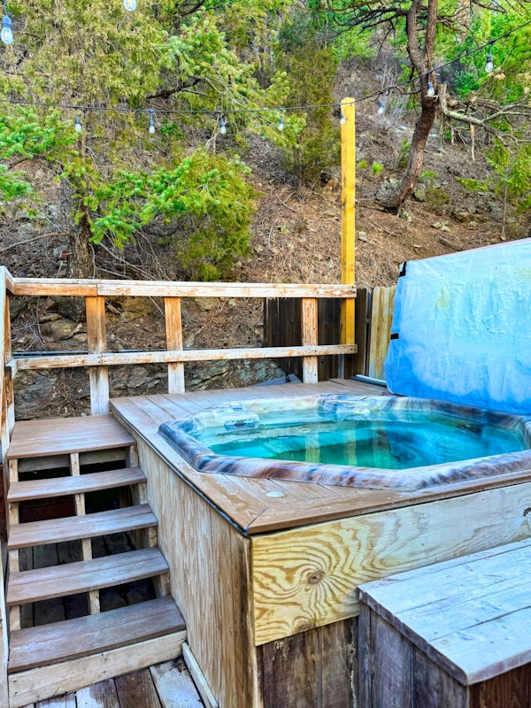 1 Hour Outdoor Soaking Tub | 4 People Max