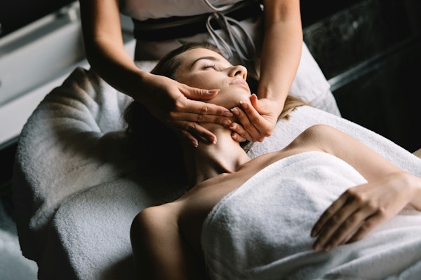 HARMONISING RADIANCE FACIAL