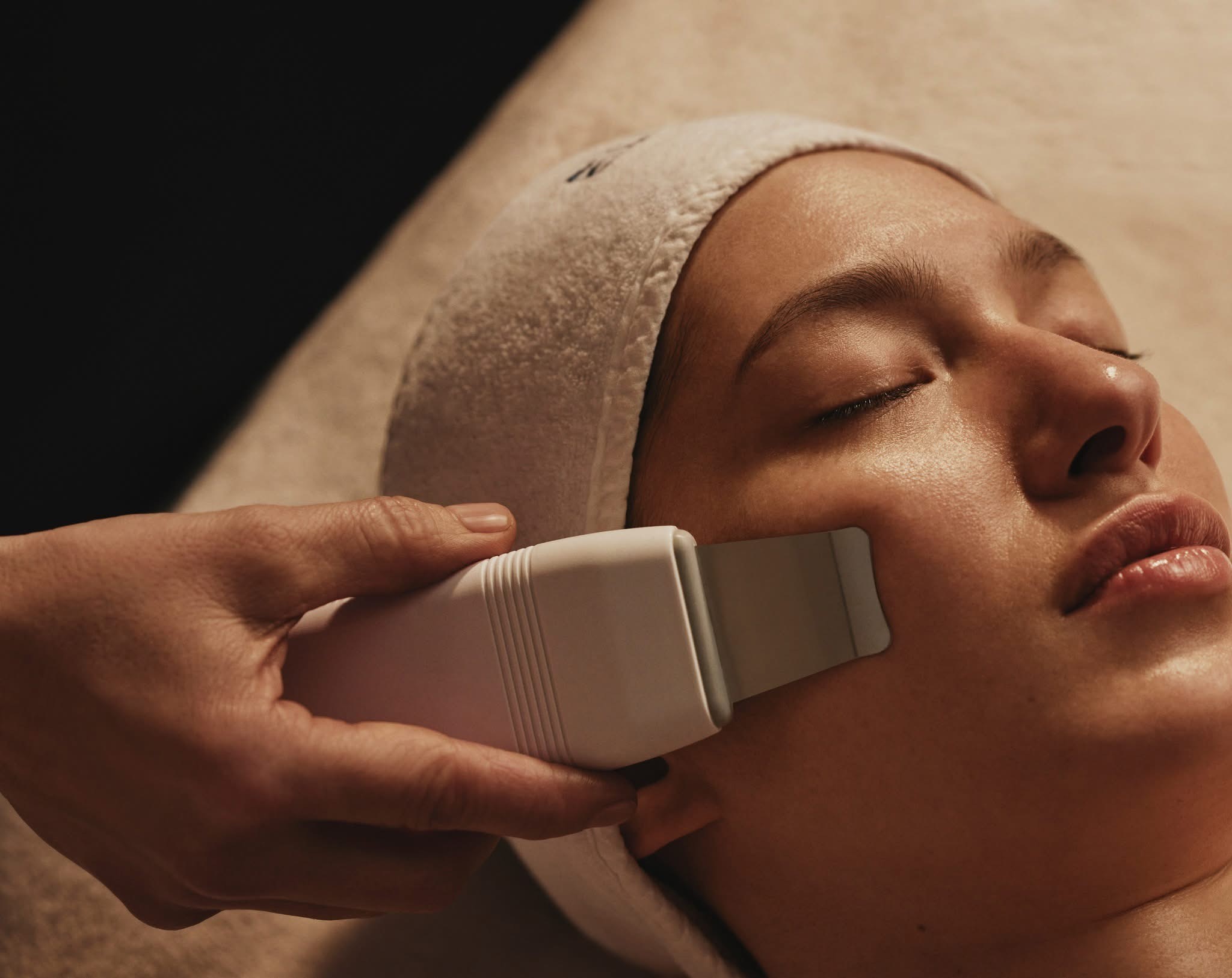 Elemis Expert Tech + Facial