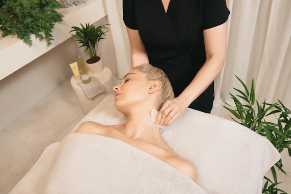 Active Nutrients Glow from Within Facial 60 Minutes