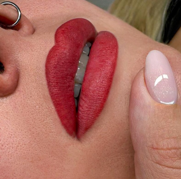 PERMANENT MAKE-UP (TATOVERING) AQUARELL LIPS (AKVARELL LEPPER)