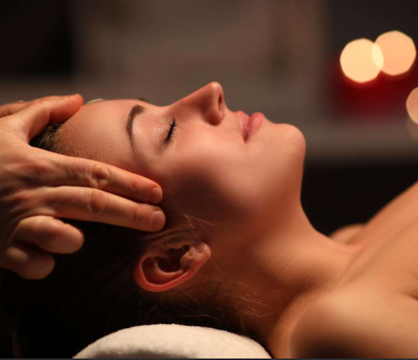 OSKIA Sculpting Super-C Facial with LED