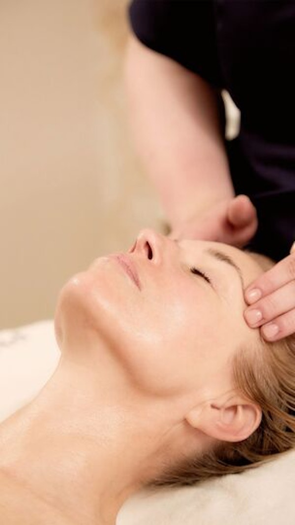 Youth revealing Pioneer Facial (75 Minutes)