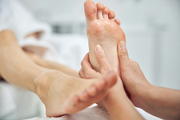 Foot Massage with Invigorating Scrub 30'