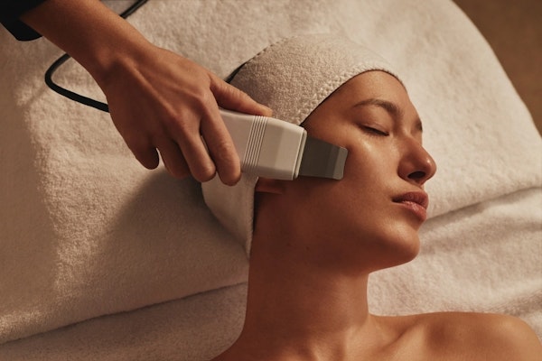 ELEMIS EXPERT™ TECH  SCULPT + FIRM FACIAL