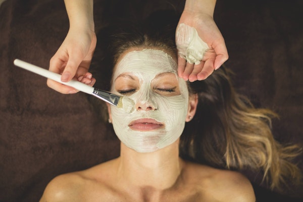 Elemis Expert Touch Nourish Facial