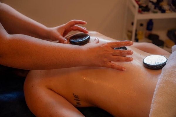 Full Body Hot Stone Massage (including scalp) - 75 minutes