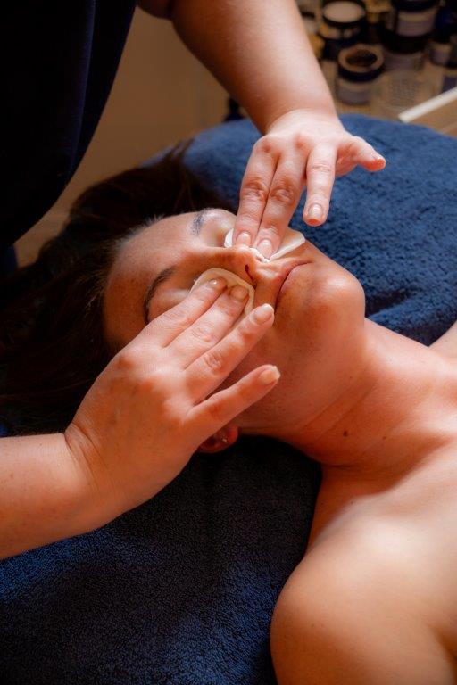 Neal's Yard Remedies 60 minute Facial