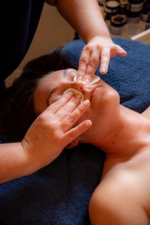 Neal's Yard Remedies 60 minute Facial
